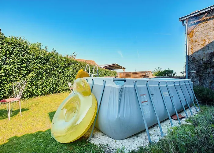 Semesterbostad Awesome In Gageac-et-Rouillac